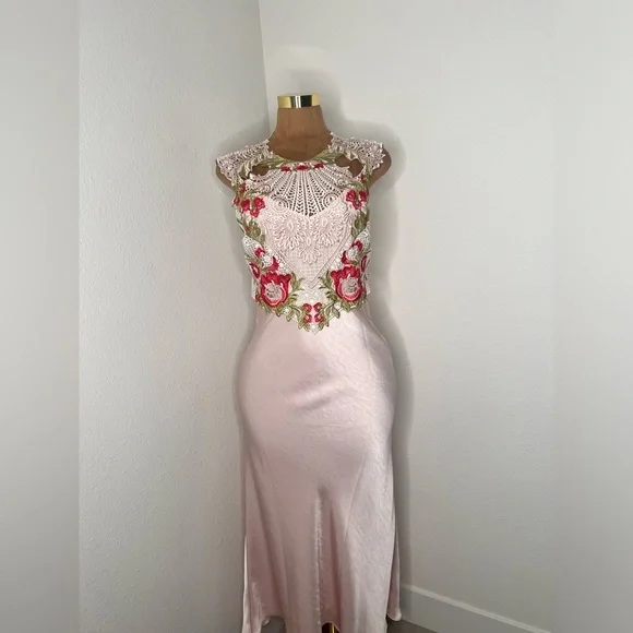 Karen Millen Pink Floral Embroidered Maxi Dress - Picture 3 of 9